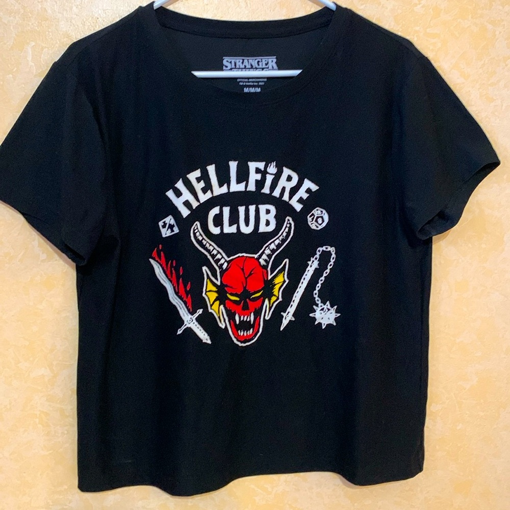 Stranger Things Women’s T-Shirt Size Medium Hellfire Club